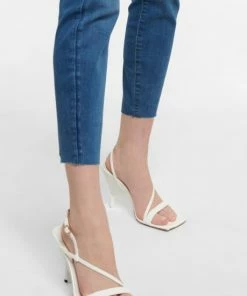 7 For All Mankind Kimmie B(AIR) Mid-rise Straight Jeans 11 7 For All Mankind Kimmie B(AIR) Mid-rise Straight Jeans -Marysia Sales unnamed file 193